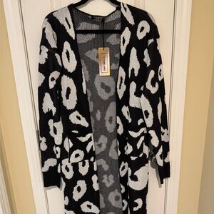 Chic Black and White Patterned Cardigan